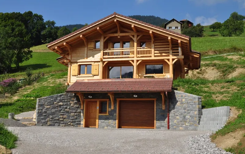 Chalet bois livré avec garage intégré