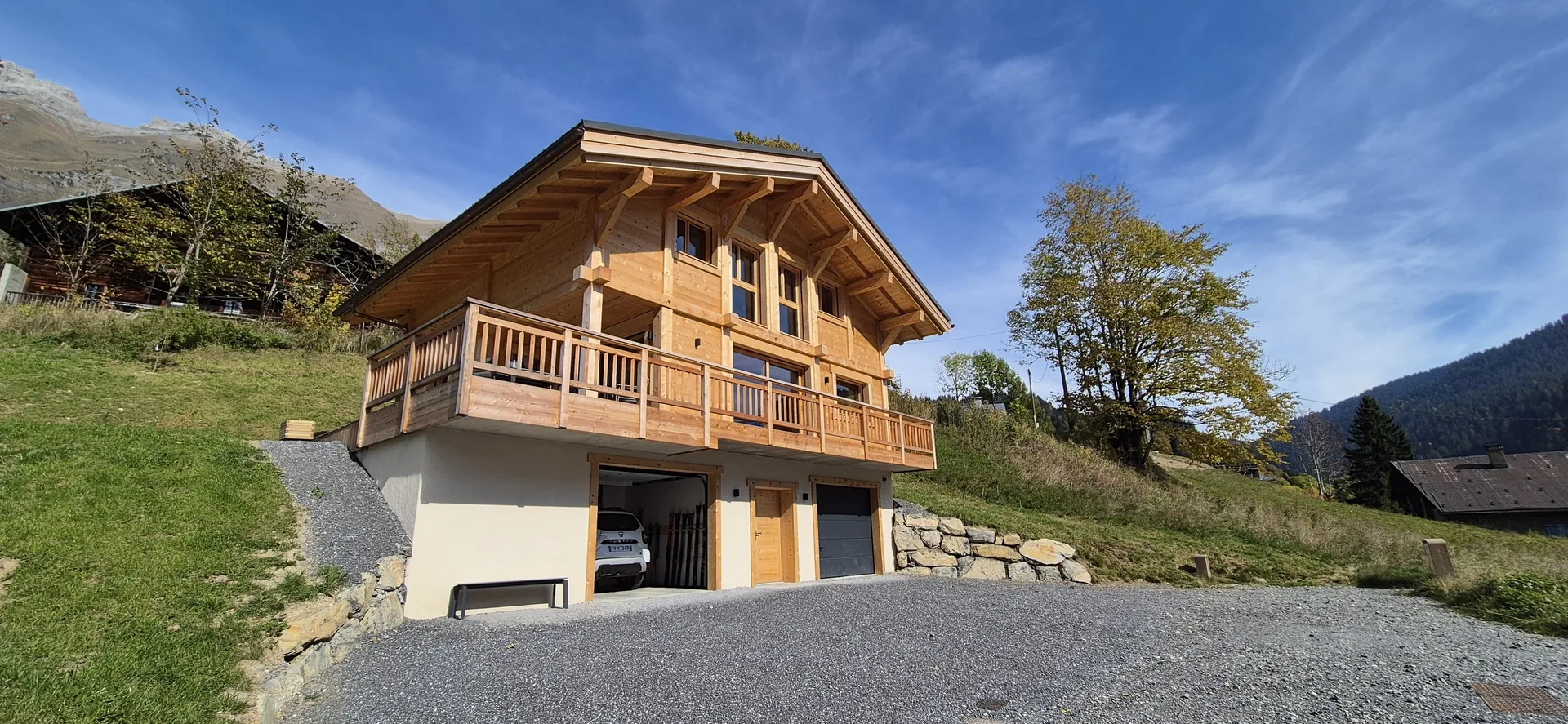 Chalet en poteau-poutre livré, galerie et balcon apparents